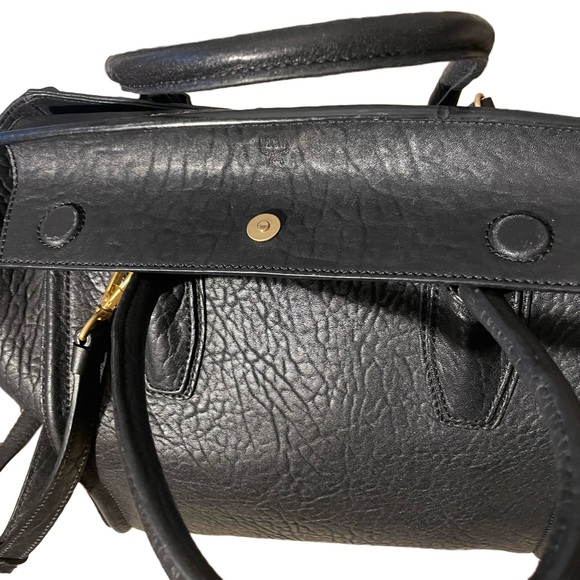 MCM LEATHER HANDBAG like new this bag is in EXCELLENT CONDITION W17 x L 12 - Picture 5 of 8